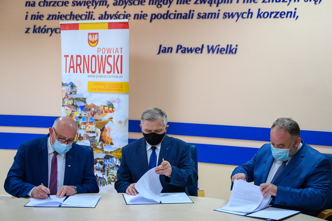 Powiat tarnowski. Podpisanie umowy na drugi i ostatni etap remontu mostu w Ostrowie 